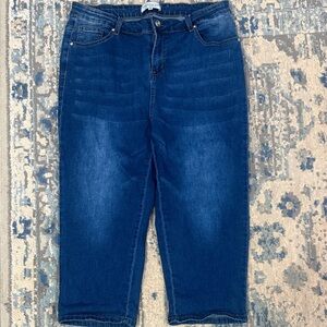 Classic Dark Blue Women's Jeans - Comfortable Everyday Fit Capris